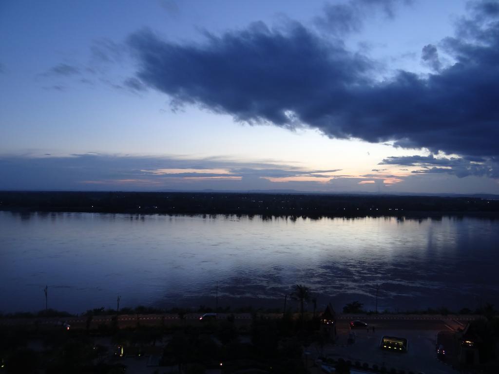 Landmark Mekong Riverside Hotel Vientiane Bagian luar foto