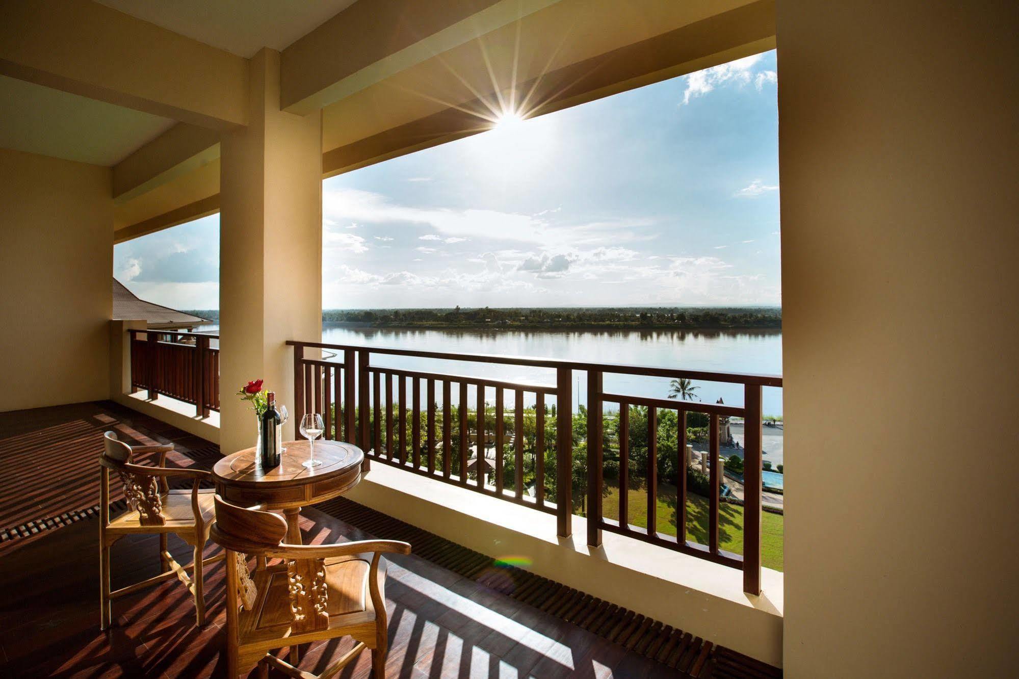 Landmark Mekong Riverside Hotel Vientiane Bagian luar foto