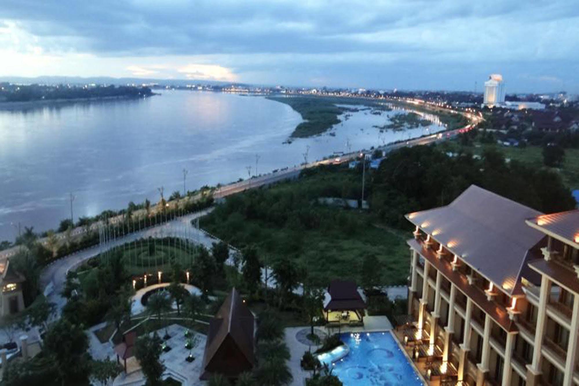 Landmark Mekong Riverside Hotel Vientiane Bagian luar foto